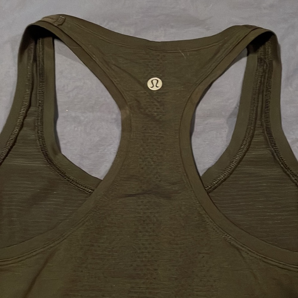 Lululemon tank, like new condition